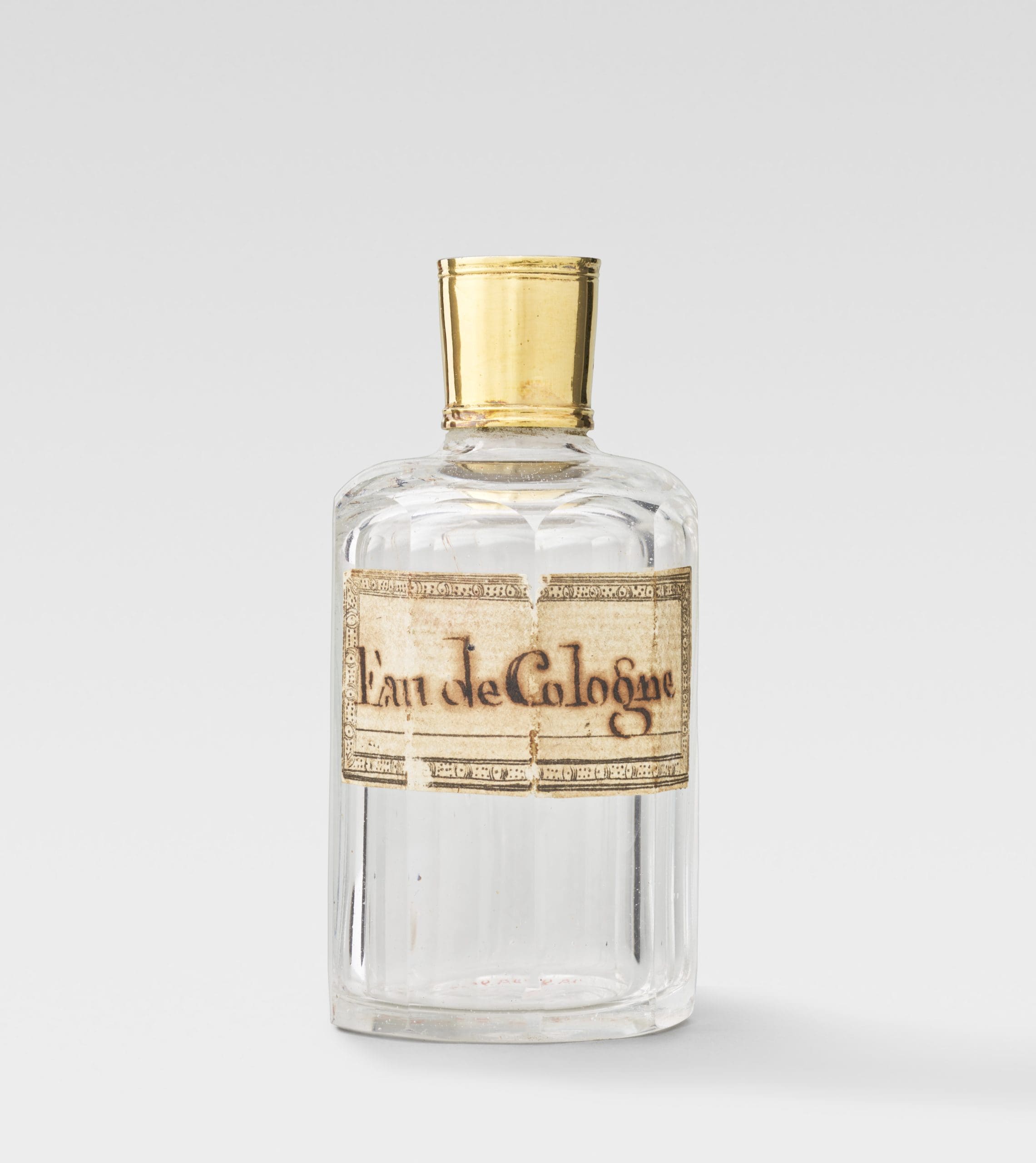 Crystal flask with label ‘Eau de Cologne from the 'Nécessaire de voyage’, belonging to Marie Antoinette.